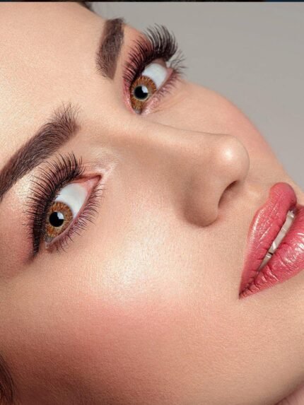 Comfort Basic Brown lens on model